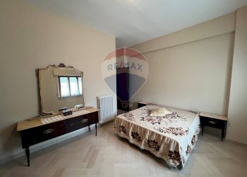 Camera / camera da letto - Trilocale SR 83 MARSICANA VIA ROMA
 
SNC, Villetta Barrea - foto 24