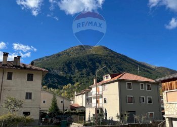 Vista delle montagne - Trilocale SR 83 MARSICANA VIA ROMA
 
SNC, Villetta Barrea - foto 12