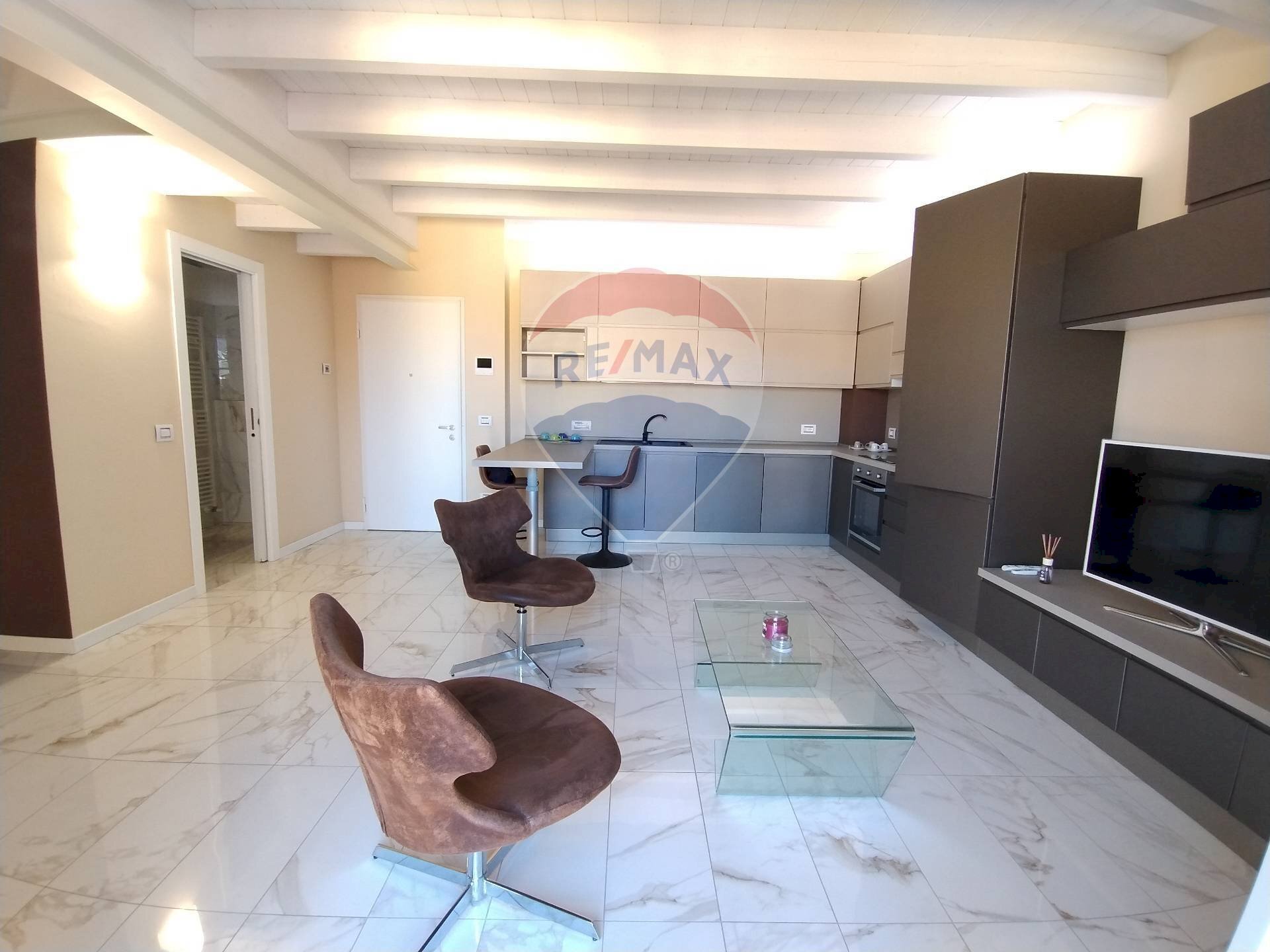 Sala da pranzo - Three-room apartment Via Emilia Est
 
46, Parma - photo 1