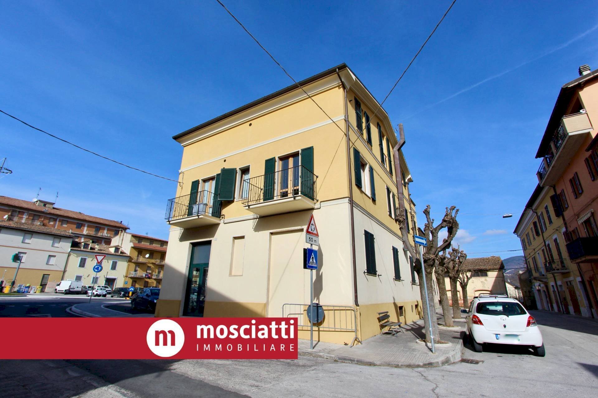 Foto 3 - Locale Commerciale Piazza XXIV Maggio, Castelraimondo - foto 3