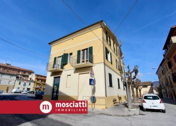 Foto 3 - Locale Commerciale Piazza XXIV Maggio, Castelraimondo - foto 3