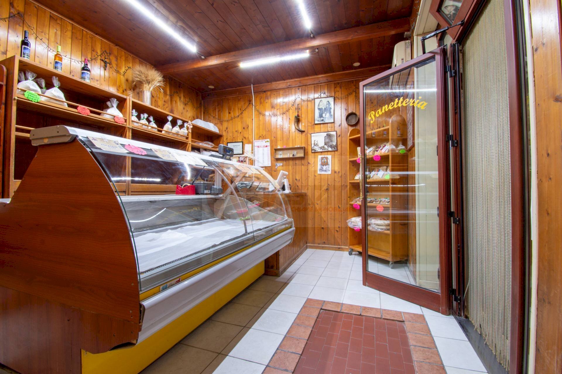 Foto 1 - Attività Commerciale via Roma
 
49, Osilo - foto 1