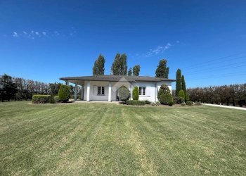 Villa Via Canala, Ravenna (neighborhood Camerlona) - photo 1