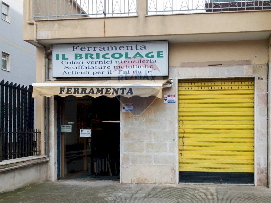 Edificio all\'aperto - Commercial Premises Viale Concilio Vaticano
 
92/94, Bari - photo 3