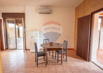 Sala da pranzo - Bilocale Via Porticato
 
2, Giardini-Naxos - foto 8