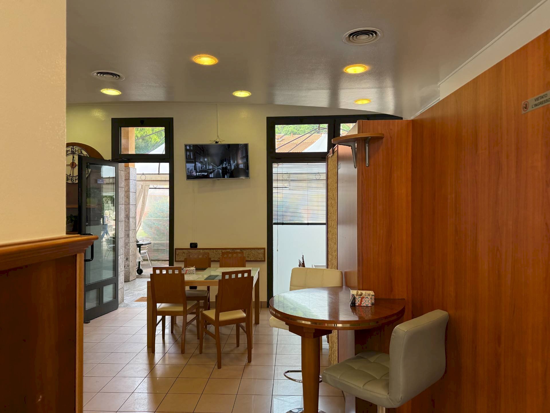 Foto 3 - Attività Commerciale Via Porro, Induno Olona - foto 3