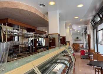 Foto 1 - Attività Commerciale Via Porro, Induno Olona - foto 1