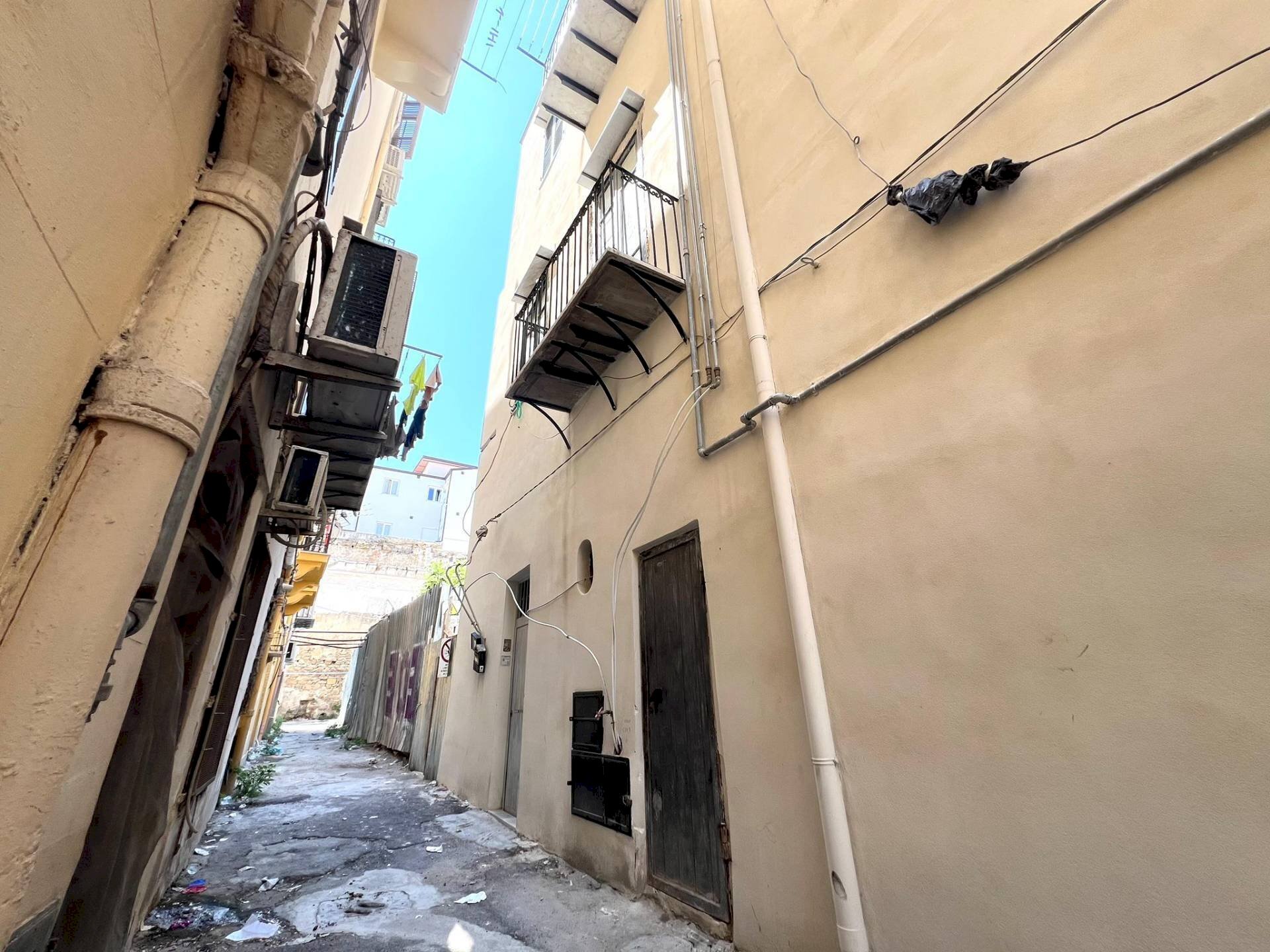 Foto 1 - Commercial Premises Via porta di castro
 
34, Palermo - photo 1