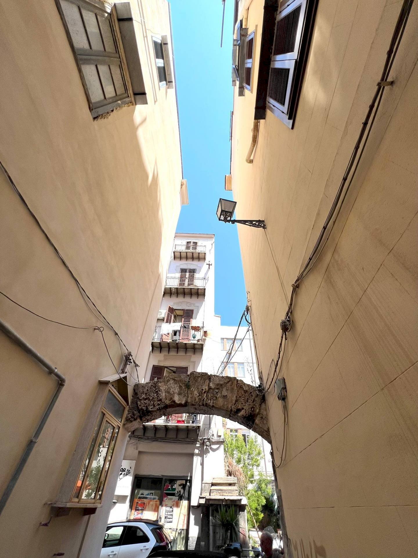 Foto 2 - Commercial Premises Via porta di castro
 
34, Palermo - photo 2