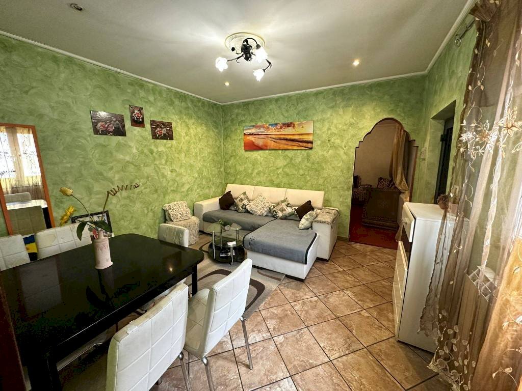 Salone - Independent house via Gorizia, 1, Caronno Varesino - photo 3