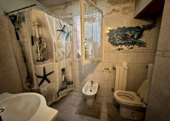 Bagno - Casa indipendente via Gorizia, 1, Caronno Varesino - foto 9