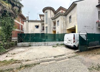 Zona - Casa indipendente via Gorizia, 1, Caronno Varesino - foto 4