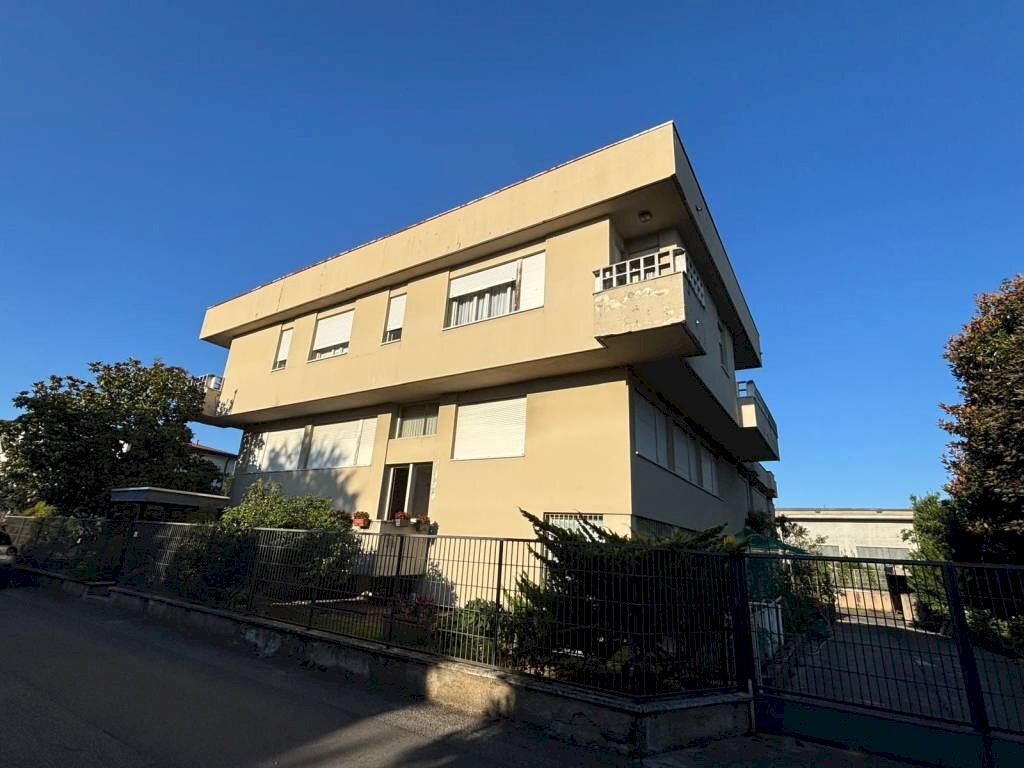 Facciata - Stabile - Palazzo via Tonale, 10, Samarate - foto 1