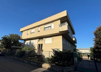 Facciata - Stabile - Palazzo via Tonale, 10, Samarate - foto 1