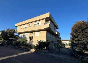 Facciata - Stabile - Palazzo via Tonale, 10, Samarate - foto 2