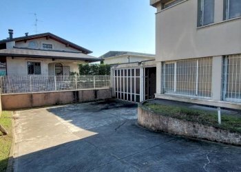 Cortile interno - Stabile - Palazzo via Tonale, 10, Samarate - foto 4