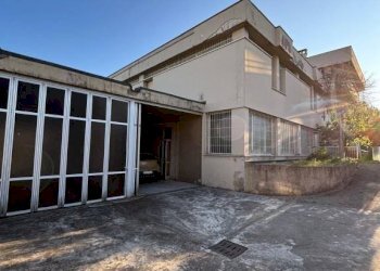 Cortile interno - Stabile - Palazzo via Tonale, 10, Samarate - foto 8