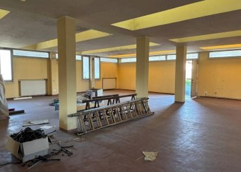 Interno non residenziale - Stabile - Palazzo via Tonale, 10, Samarate - foto 16