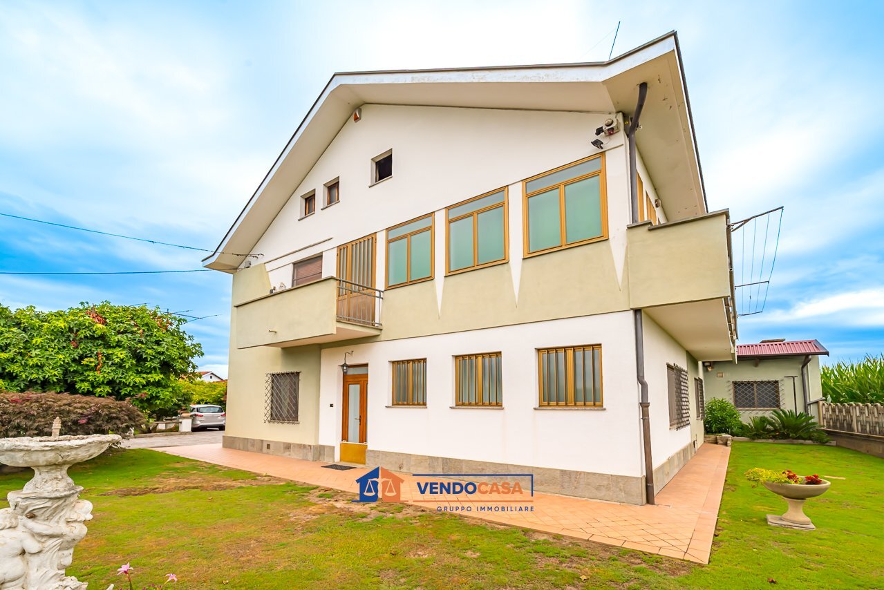 Independent house Casalgrasso - photo 2