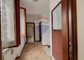 Hall / corridoio - Casa semi indipendente Via Orientale
 
35, Treglio - foto 16