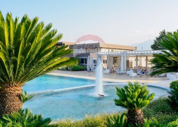 Piscina - Hotel Contrada Ortonese
 
18, Orsogna - foto 23