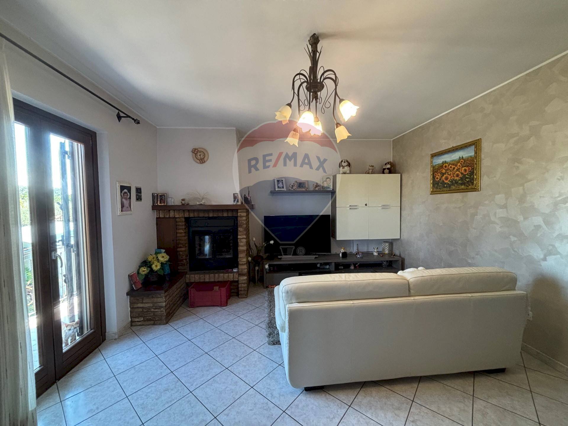 Soggiorno - Trilocale Via Principale
 
189, Mozzagrogna - foto 1