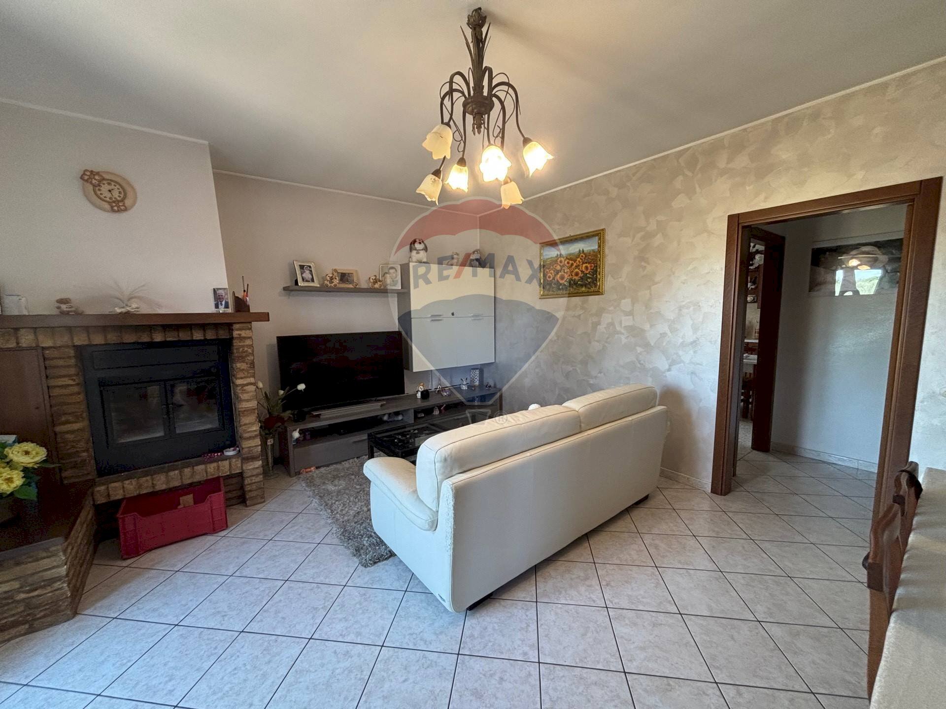 Soggiorno - Trilocale Via Principale
 
189, Mozzagrogna - foto 2