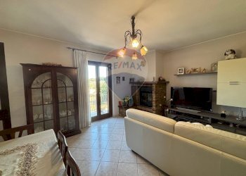 Sala da pranzo - Trilocale Via Principale
 
189, Mozzagrogna - foto 8