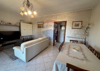 Sala da pranzo - Trilocale Via Principale
 
189, Mozzagrogna - foto 11