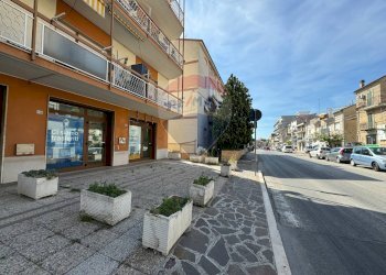 Edificio all\'aperto - Locale Commerciale Corso Giuseppe Mazzini
130, Vasto - foto 1