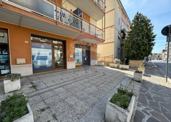 Edificio all\'aperto - Locale Commerciale Corso Giuseppe Mazzini
130, Vasto - foto 2