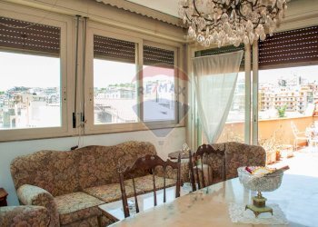 Sala da pranzo - Quadrilocale Via Etnea
 
722, Catania - foto 2