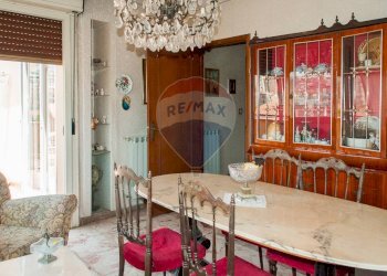 Sala da pranzo - Quadrilocale Via Etnea
 
722, Catania - foto 8