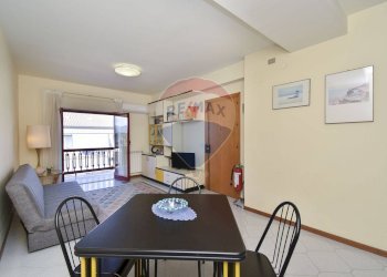 Sala da pranzo - Trilocale via spiaggia
 
21, Mascali - foto 1