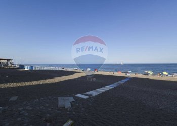 Vista dell\'acqua - Trilocale via spiaggia
 
21, Mascali - foto 34