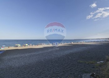 Vista dell\'acqua - Trilocale via spiaggia
 
21, Mascali - foto 35