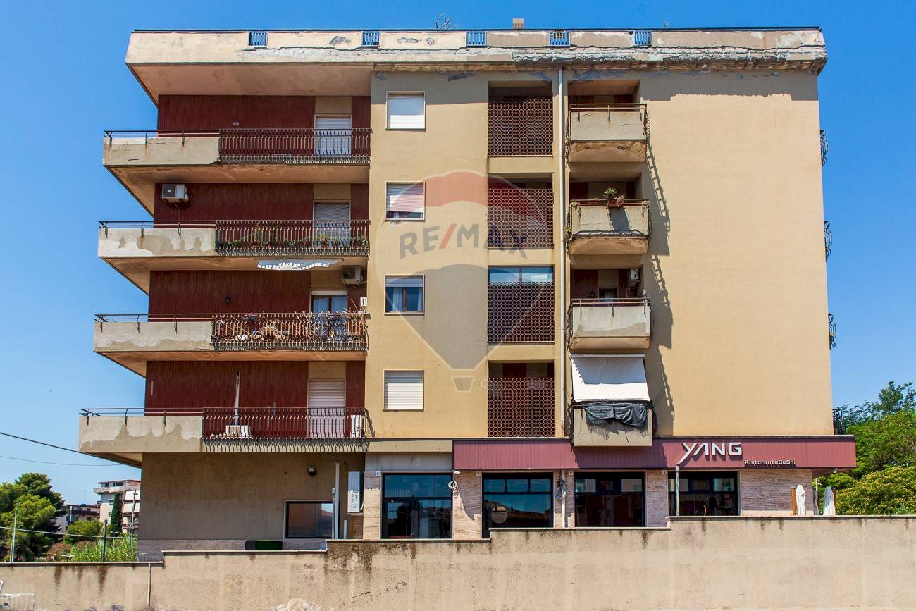 Edificio all\'aperto - Quadrilocale Piazza Eroi D'ungheria
 
7, Catania - foto 1