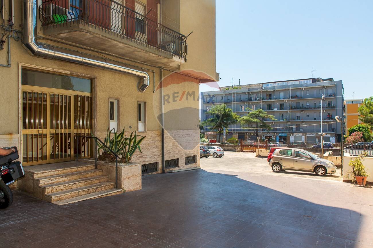 Edificio all\'aperto - Quadrilocale Piazza Eroi D'ungheria
 
7, Catania - foto 2