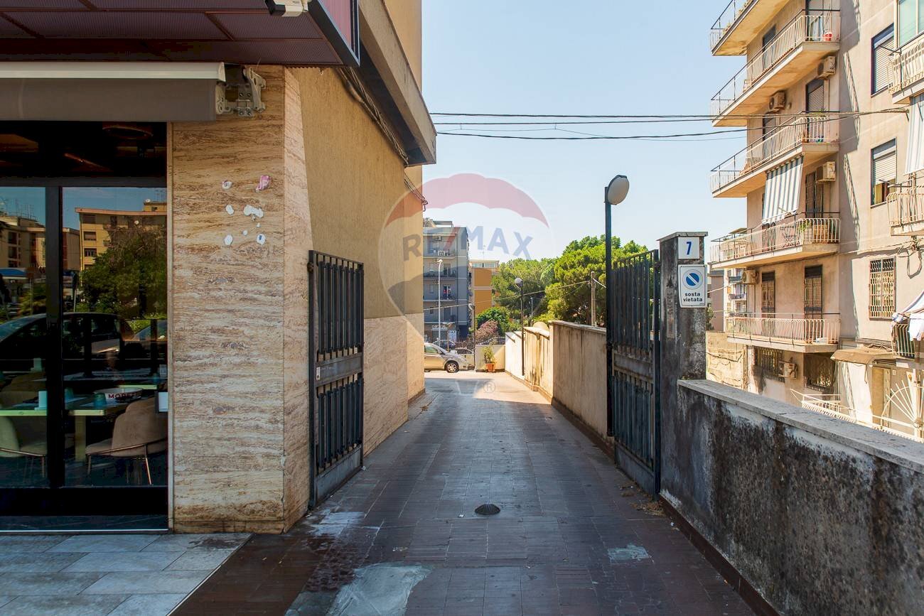 Edificio all\'aperto - Quadrilocale Piazza Eroi D'ungheria
 
7, Catania - foto 3
