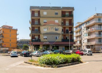 Edificio all\'aperto - Quadrilocale Piazza Eroi D'ungheria
 
7, Catania - foto 33