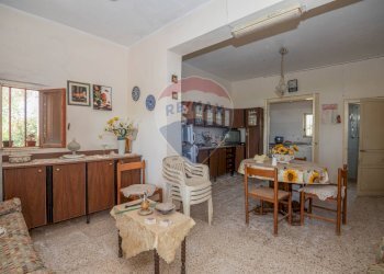 Sala da pranzo - Villa Via Giuseppe Garibaldi
 
183, Caltagirone - foto 35
