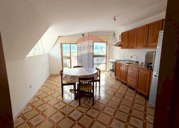 Sala da pranzo - Quadrilocale Viale Uria
 
183, Ischitella - foto 3