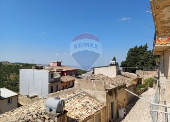 Edificio all\'aperto - Casa indipendente via Borgo Maddalena
 
40, Chiaramonte Gulfi - foto 8