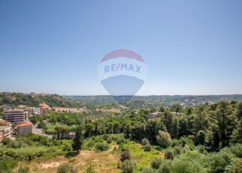 Vista delle montagne - Appartamento via dei Martiri Lancianesi
 
49, Chieti - foto 18