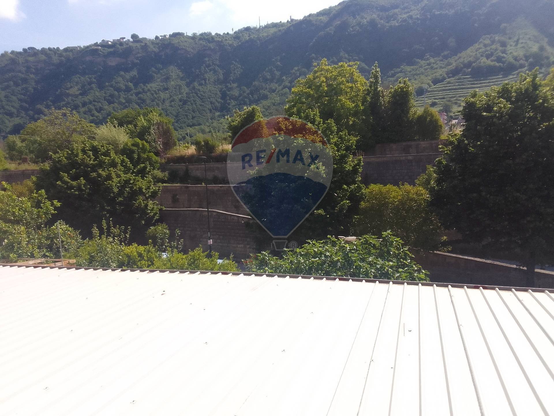 Vista delle montagne - Capannone Via Domenico Padula, Napoli - foto 3
