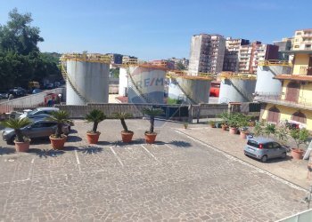 Edificio all\'aperto - Capannone Via Domenico Padula, Napoli - foto 2