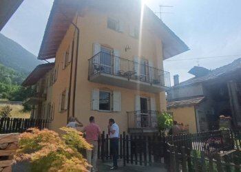 Facciata - Villa Frazione Vercellod, 49, Aymavilles - foto 1