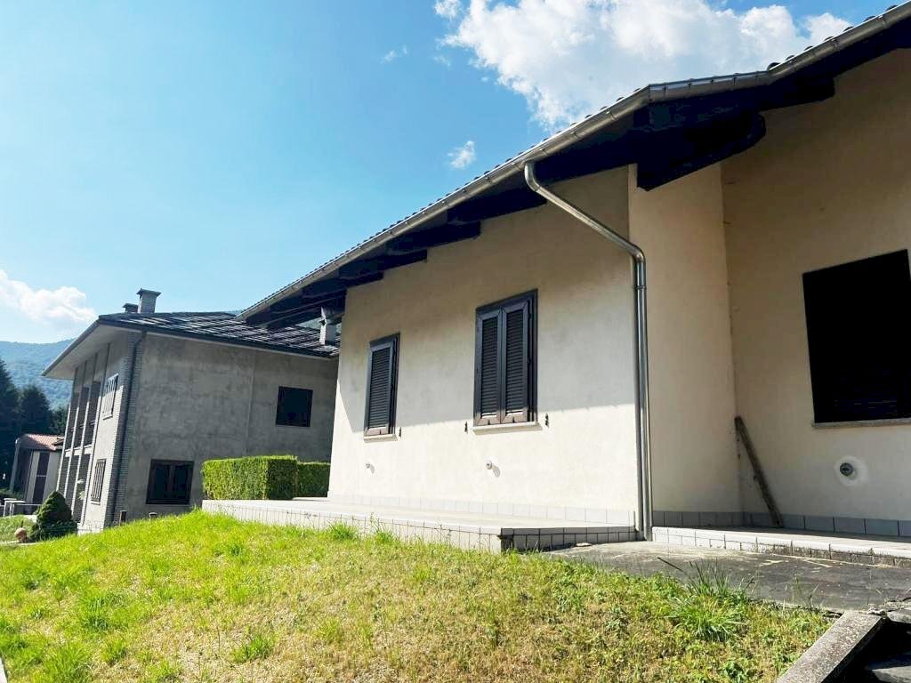 Terraced Villa Frazione Castel del Bosco, 8, Roure - photo 1