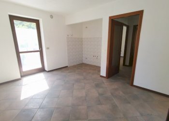 CUCINA ABITABILE - Villa a Schiera Frazione Castel del Bosco, 12, Roure - foto 3