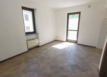 CUCINA ABITABILE - Villa a Schiera Frazione Castel del Bosco, 12, Roure - foto 5